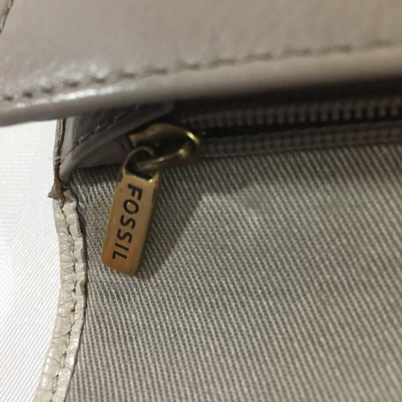 Fossil tan and beige wallet - Picture 2 of 8